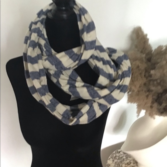 Splendid Super stylish striped scarf - Picture 3 of 5
